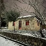 φιλυρα πετρινο Semesterbostad